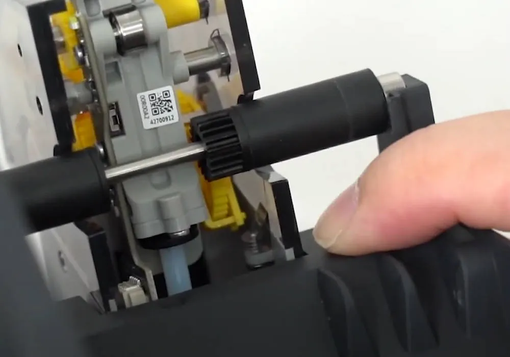 Tilslutning af ny PTFE-slange til den sorte kobling