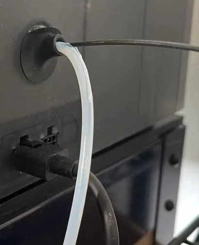 Slidt PTFE-slange på AMS-udgangen