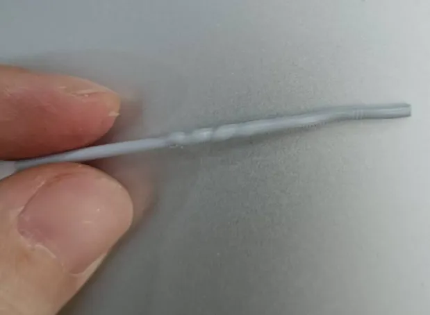 Fjernelse af resterende filament fra den varme hotend med spidstang