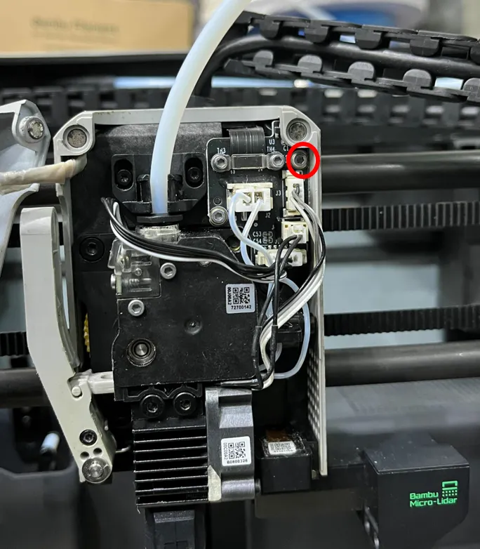 Skrue der holder V9 TH board