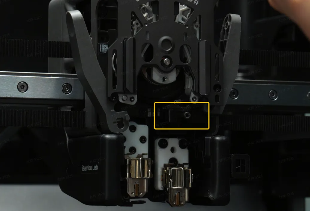 Den højre ekstruders eddy current sensor på H2-toolhead