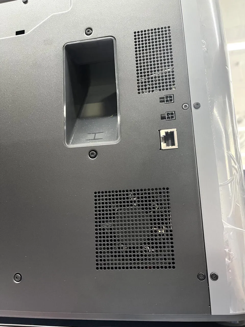Strømforsyningens ventilationsåbning
