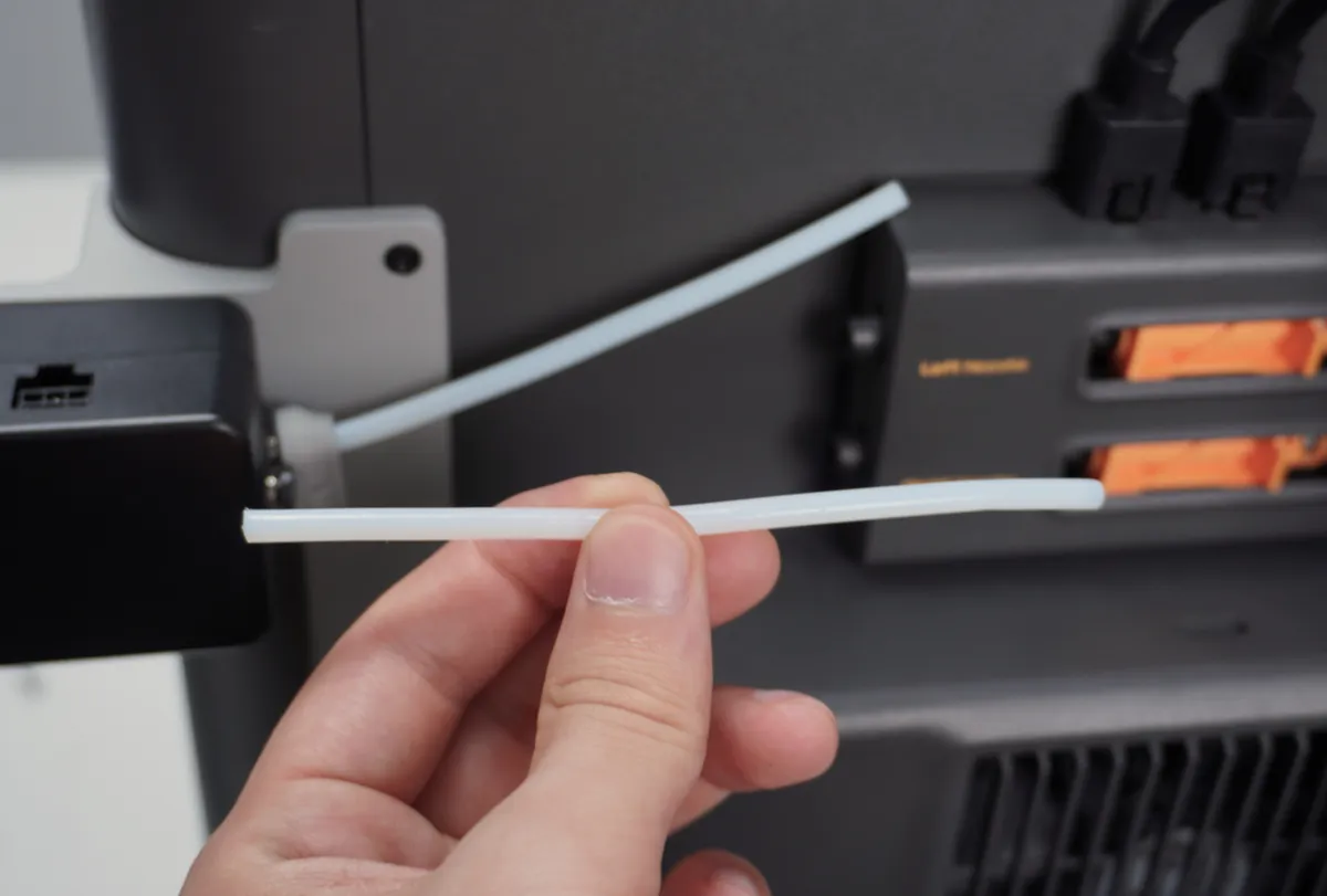 Kontrol af begge ender af PTFE-slangen