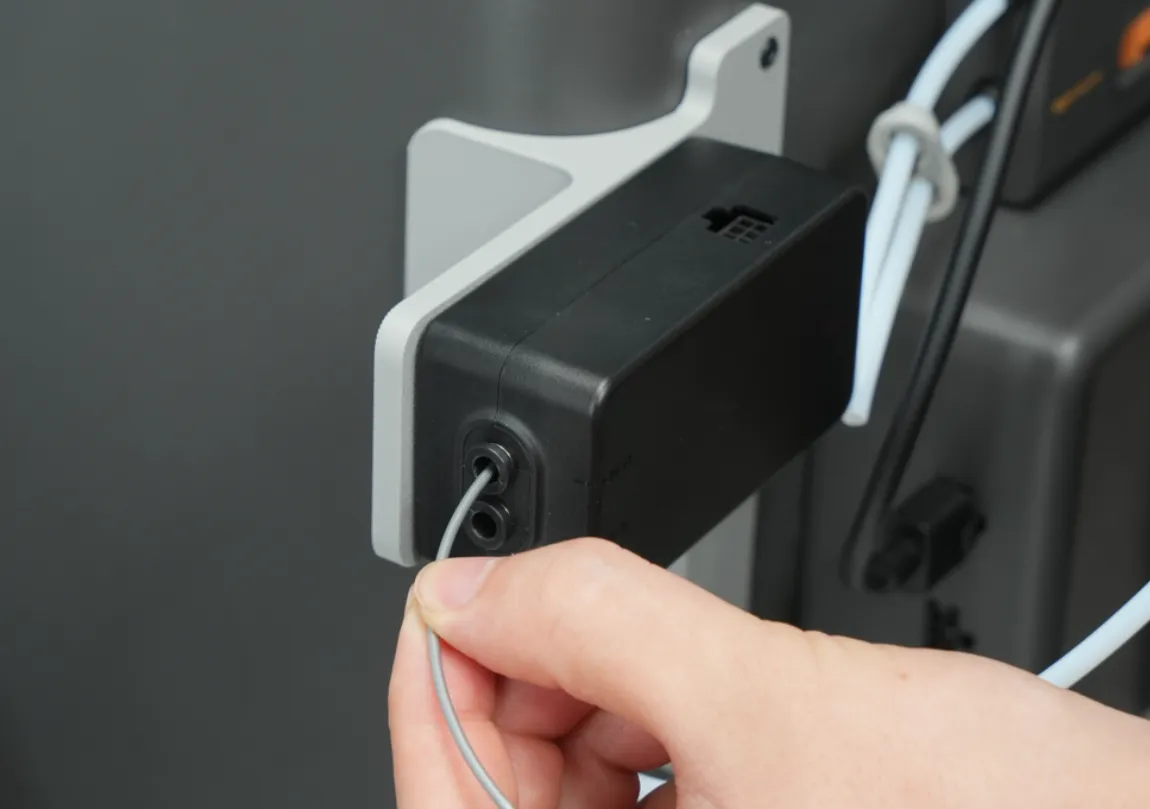 Skub resterende filament ud med et tyndt værktøj