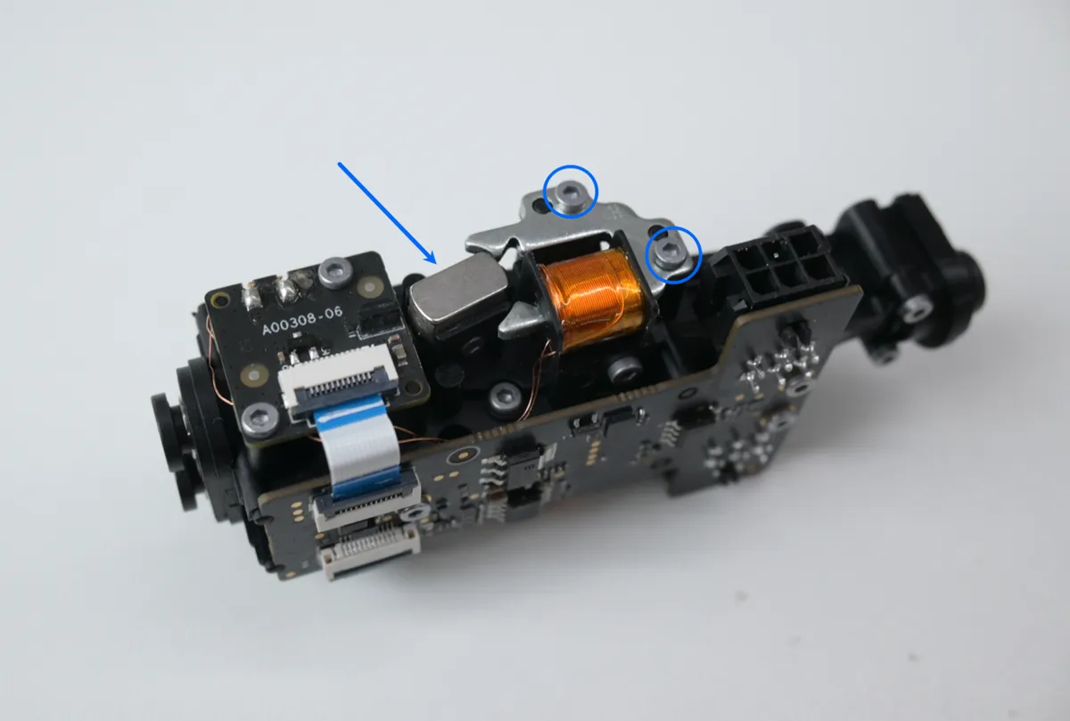 Kontrol af magnet og skruer på e-magnetmodulet