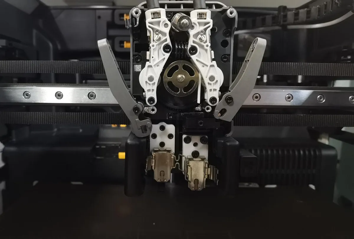 Afmontering af ekstruderens frontcover og hotend