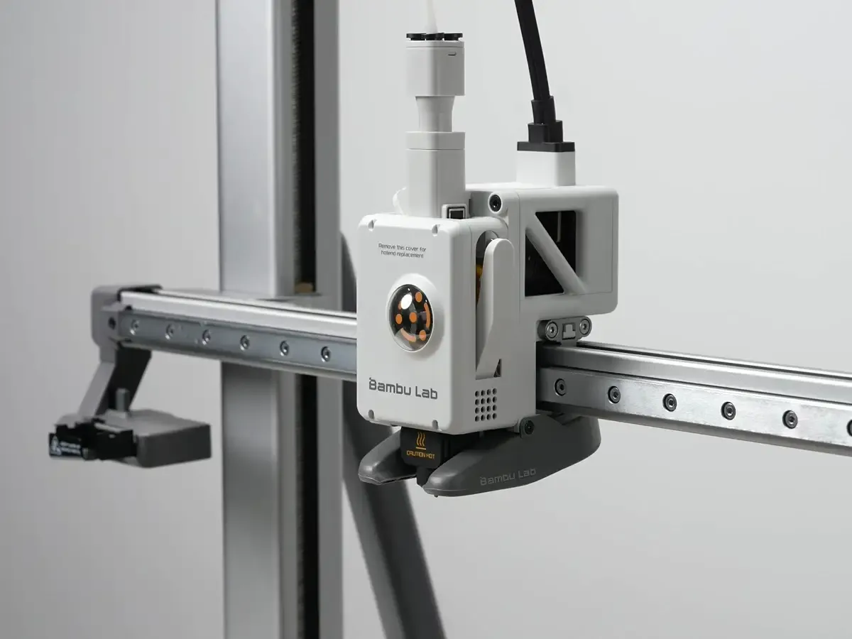 Toolheadens frontdaeksel fjernes