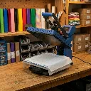 varmepresser-som-trykker-t-shirt-til-makerspace (1).webp